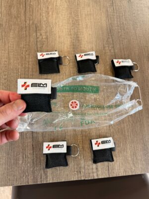 Porte-clés miniature avec masque d’insufflation, pratique et léger, idéal pour sécurité et premiers secours